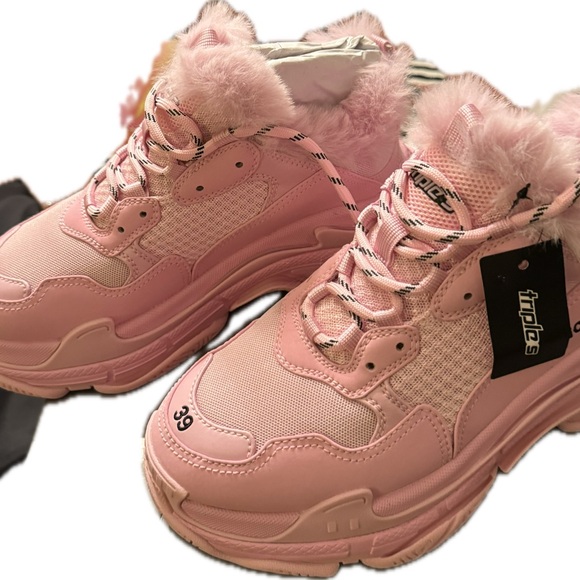 BALENCIAGA women’s TRIPLE S Sneaker Fur pink with pink fur EUR 39  US size 9 NWT - Picture 3 of 8